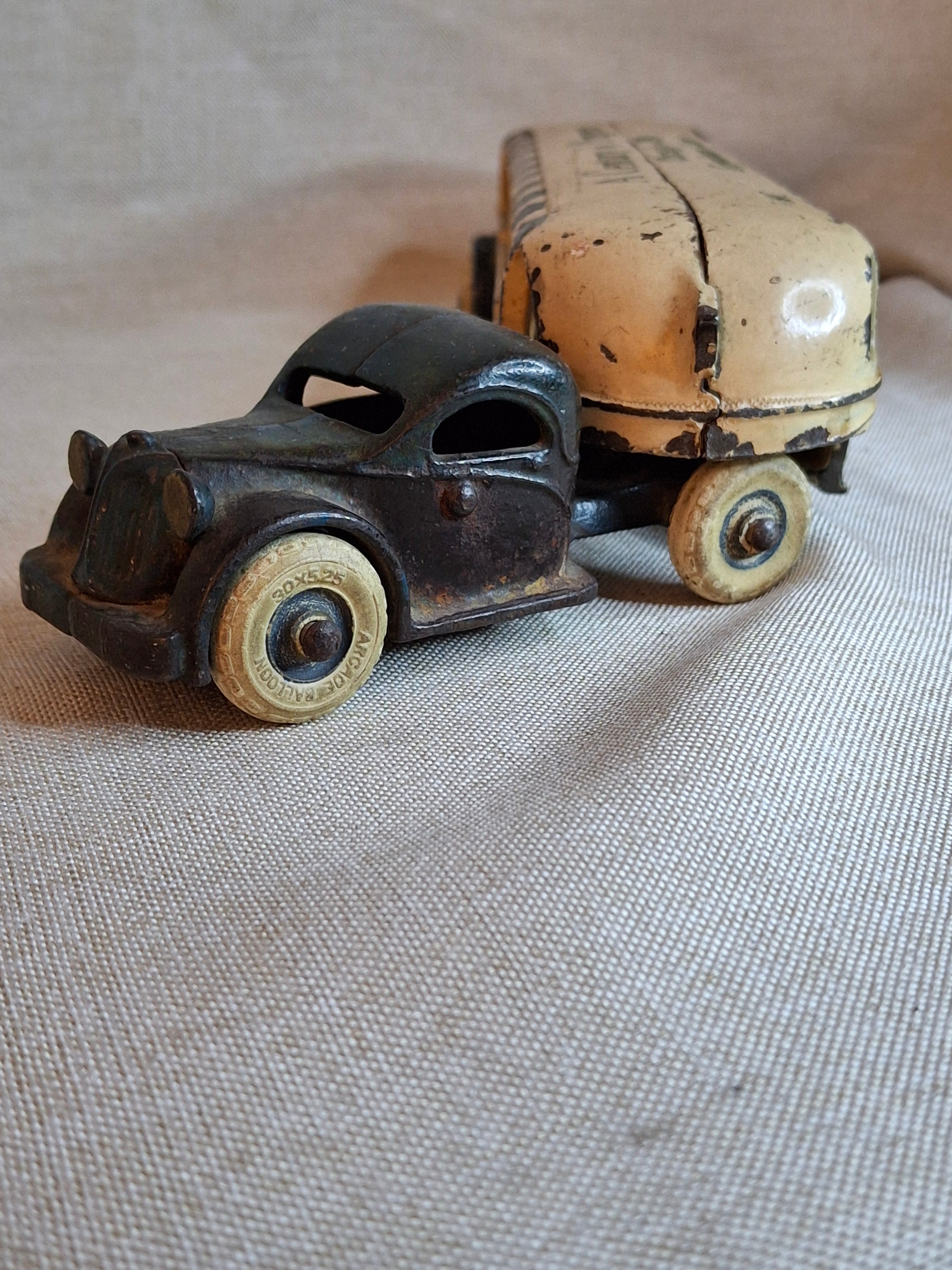 Vintage Extra Large 14.5" 1934 Arcade Cast Iron Greyhound Bus Century of Progress Chicago World Fair - Very Well Preserved