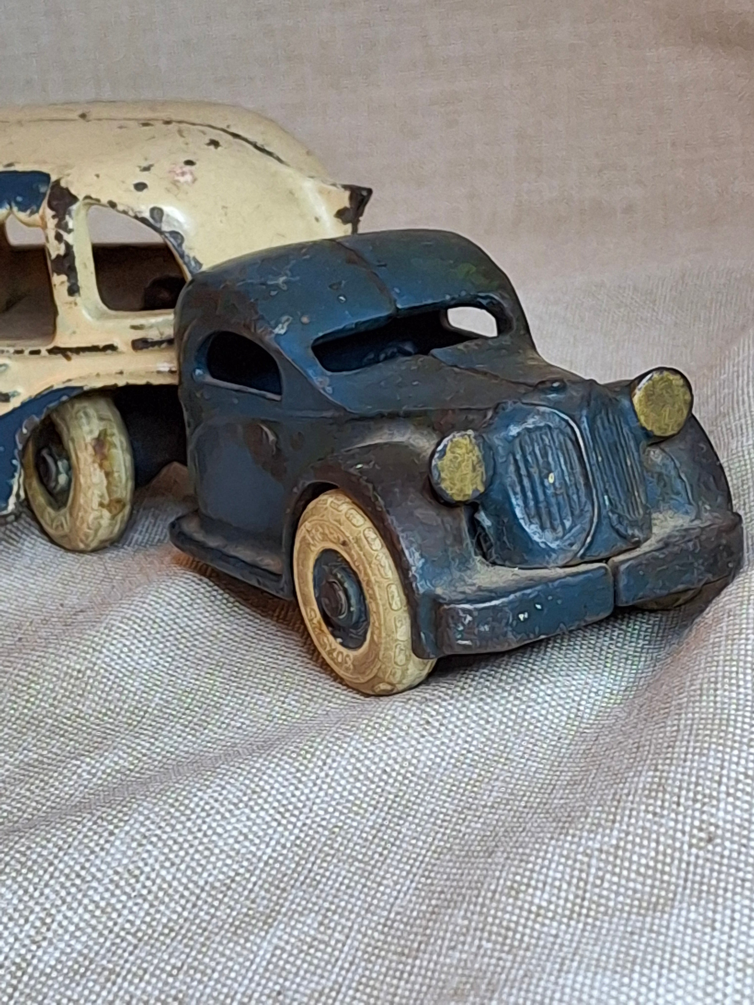 Vintage Extra Large 14.5" 1934 Arcade Cast Iron Greyhound Bus Century of Progress Chicago World Fair - Very Well Preserved