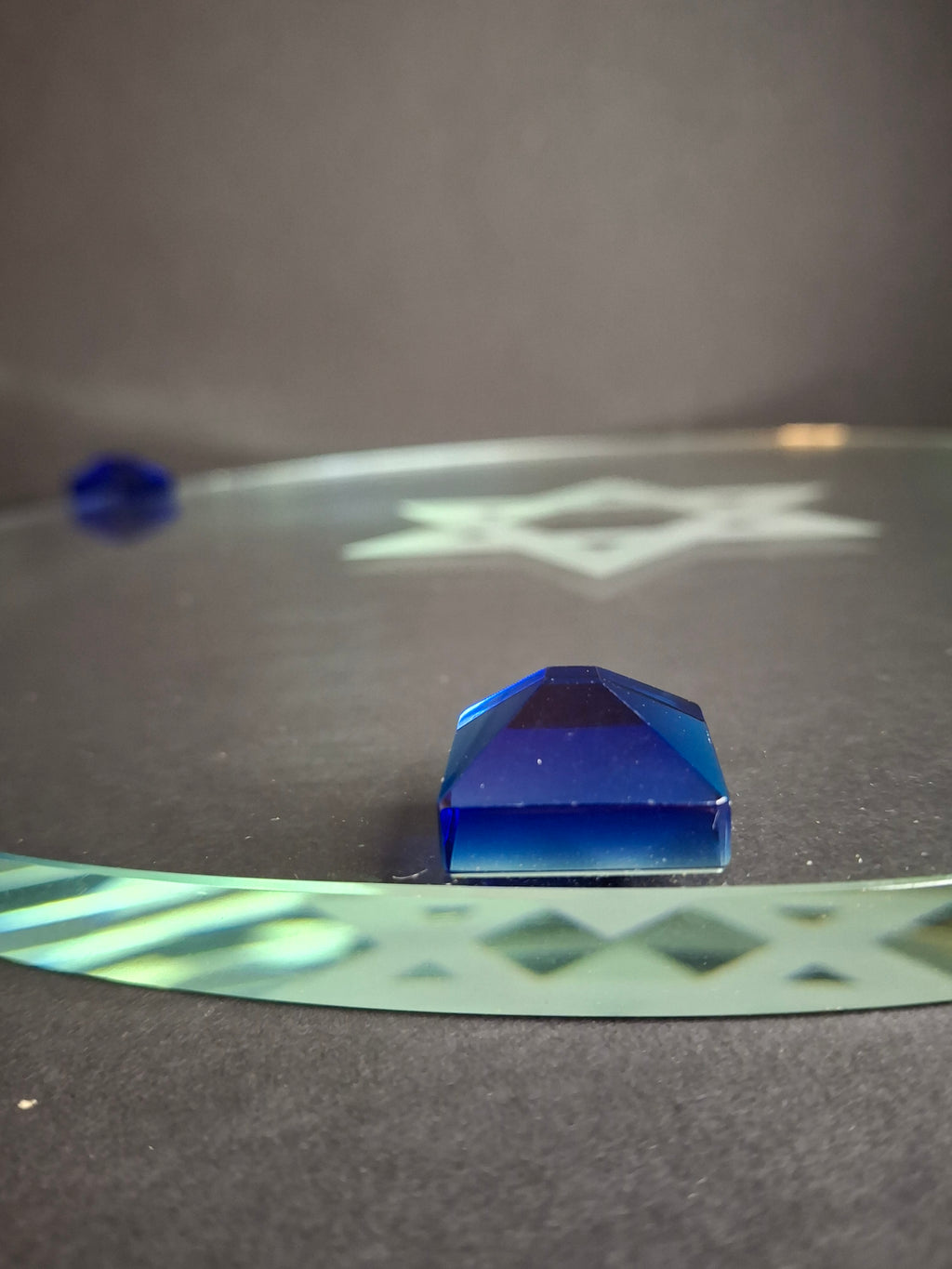 Modern Art Glass Challah Board Star of David Etched Plate Cobalt Blue Pyramid Feet 13"
