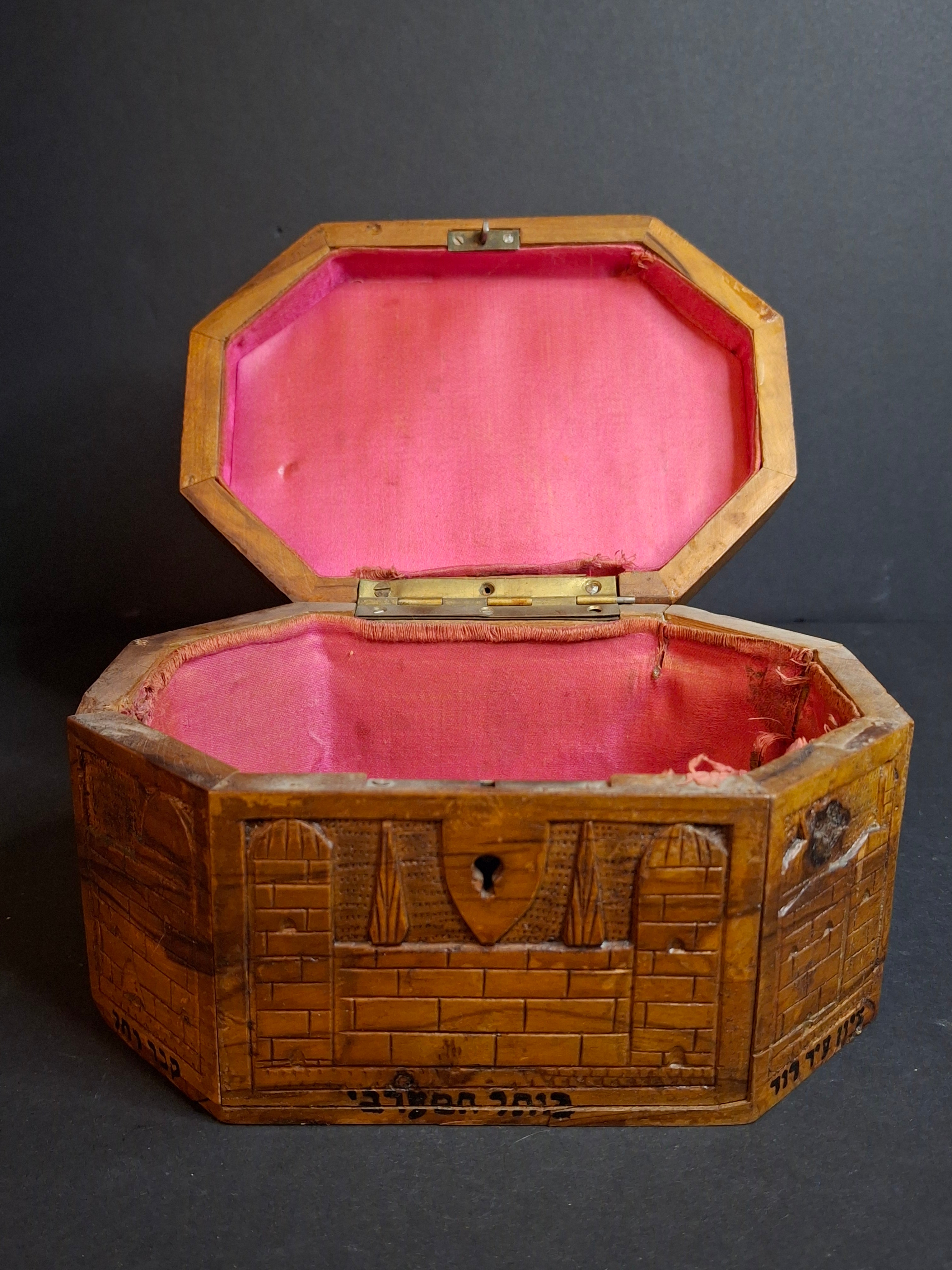 Antique Bezalel Era Olive Wood Etrog Box Carved Jerusalem Holy Places Sukkot 6"