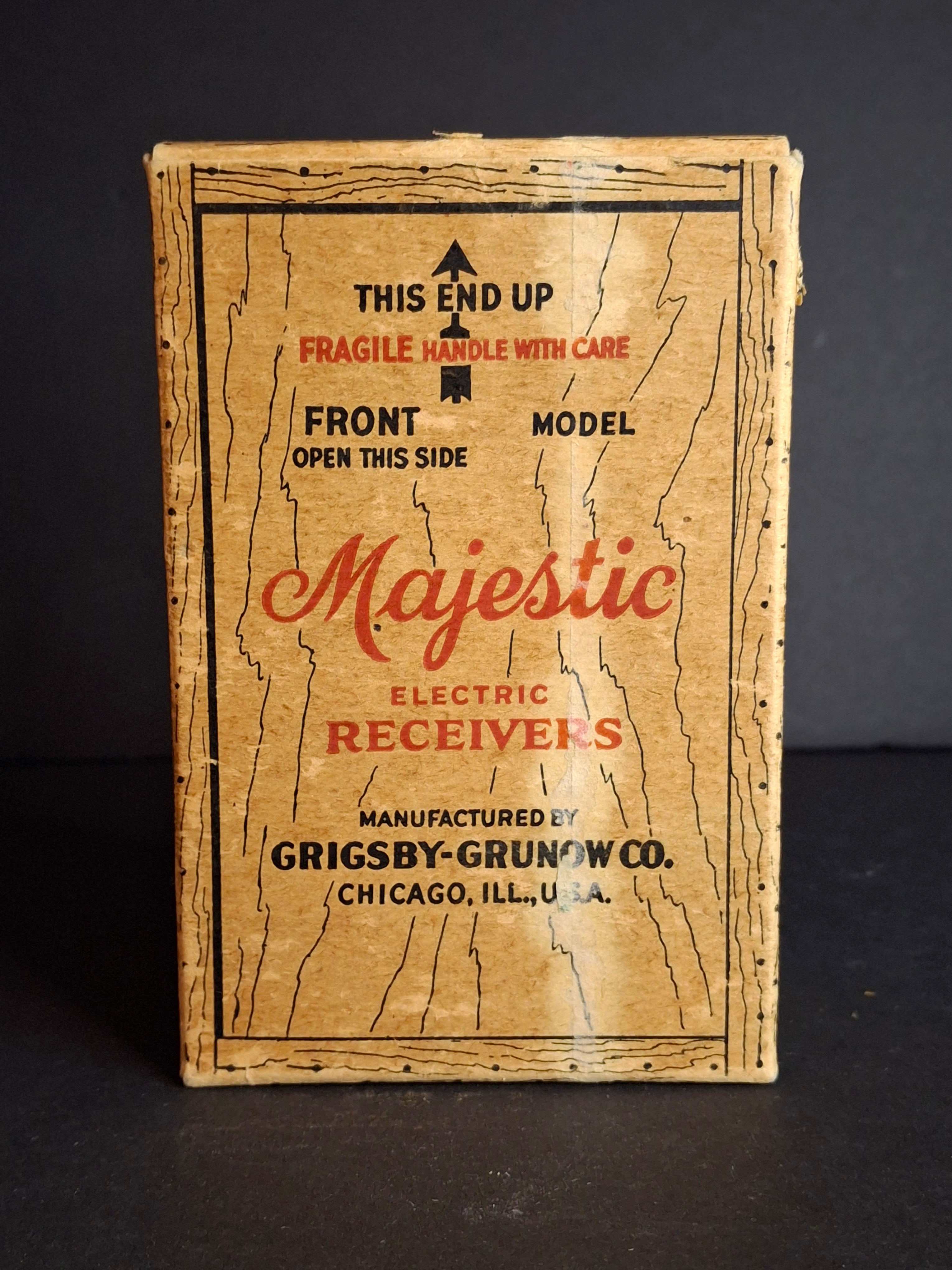 Antique Arcade Cast Iron Majestic Radio Still Bank 1930 Grigsby-Grunow with Original Box and Key - Peirce Collection