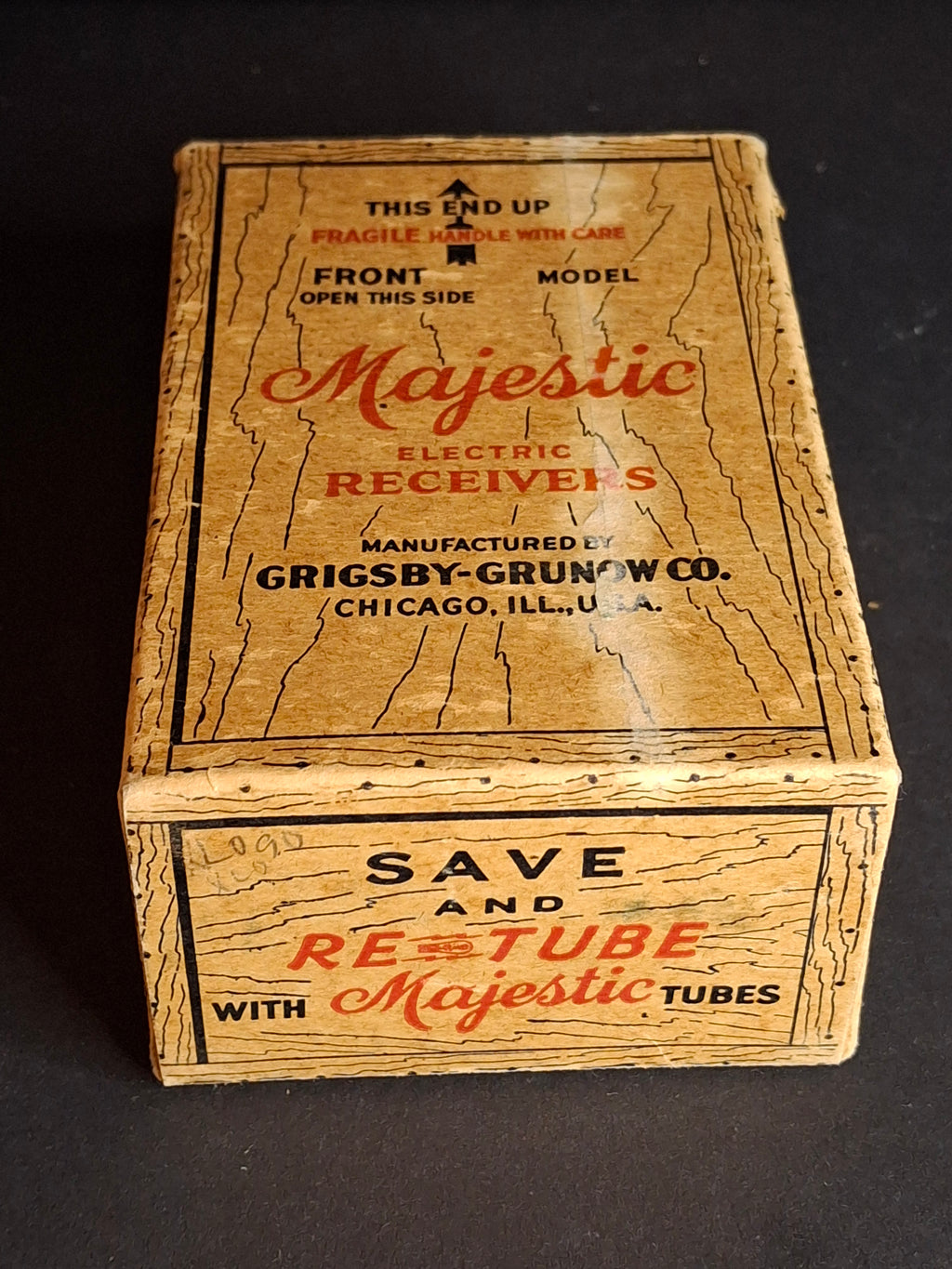 Antique Arcade Cast Iron Majestic Radio Still Bank 1930 Grigsby-Grunow with Original Box and Key - Peirce Collection