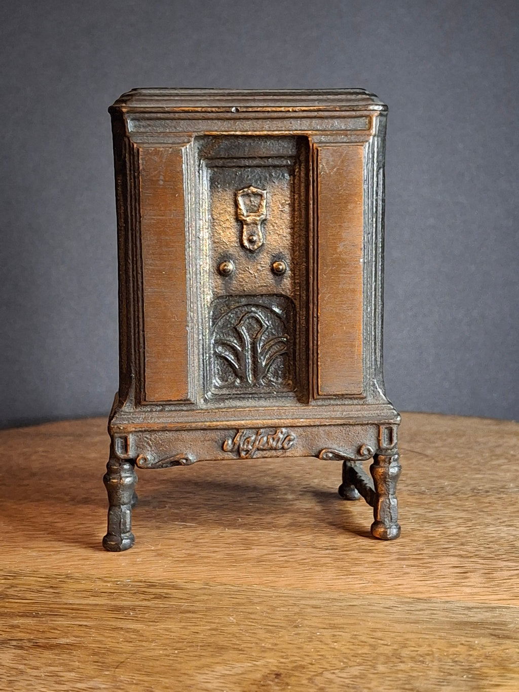 Antique Arcade Cast Iron Majestic Radio Still Bank 1930 Grigsby-Grunow with Original Box and Key - Peirce Collection