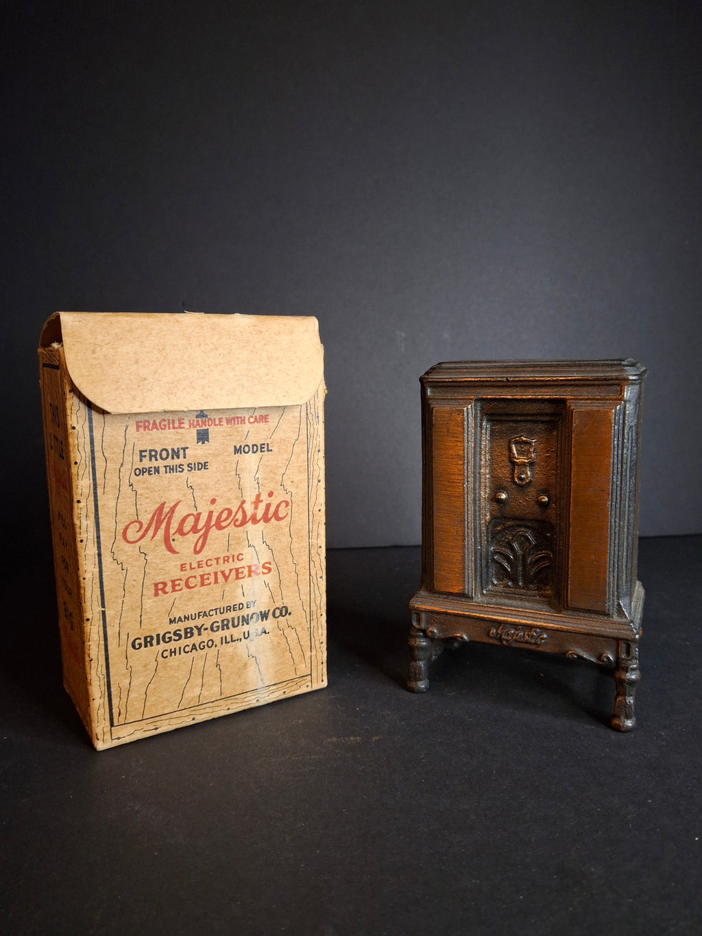 Antique Arcade Cast Iron Majestic Radio Still Bank 1930 Grigsby-Grunow with Original Box and Key - Peirce Collection