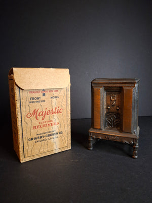Antique Arcade Cast Iron Majestic Radio Still Bank 1930 Grigsby-Grunow with Original Box and Key - Peirce Collection