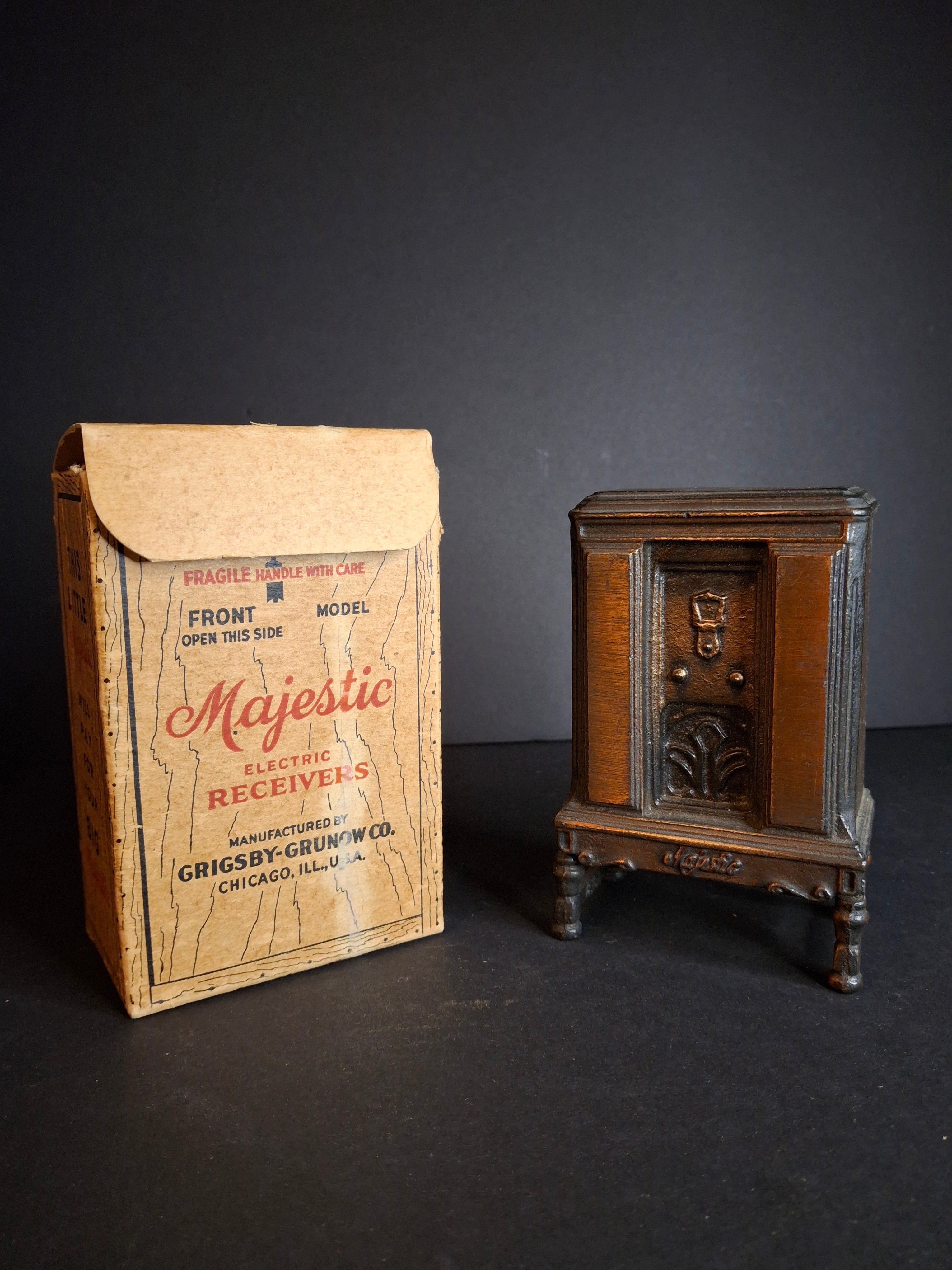 Antique Arcade Cast Iron Majestic Radio Still Bank 1930 Grigsby-Grunow with Original Box and Key - Peirce Collection
