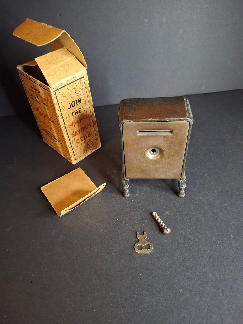 Antique Arcade Cast Iron Majestic Radio Still Bank 1930 Grigsby-Grunow with Original Box and Key - Peirce Collection
