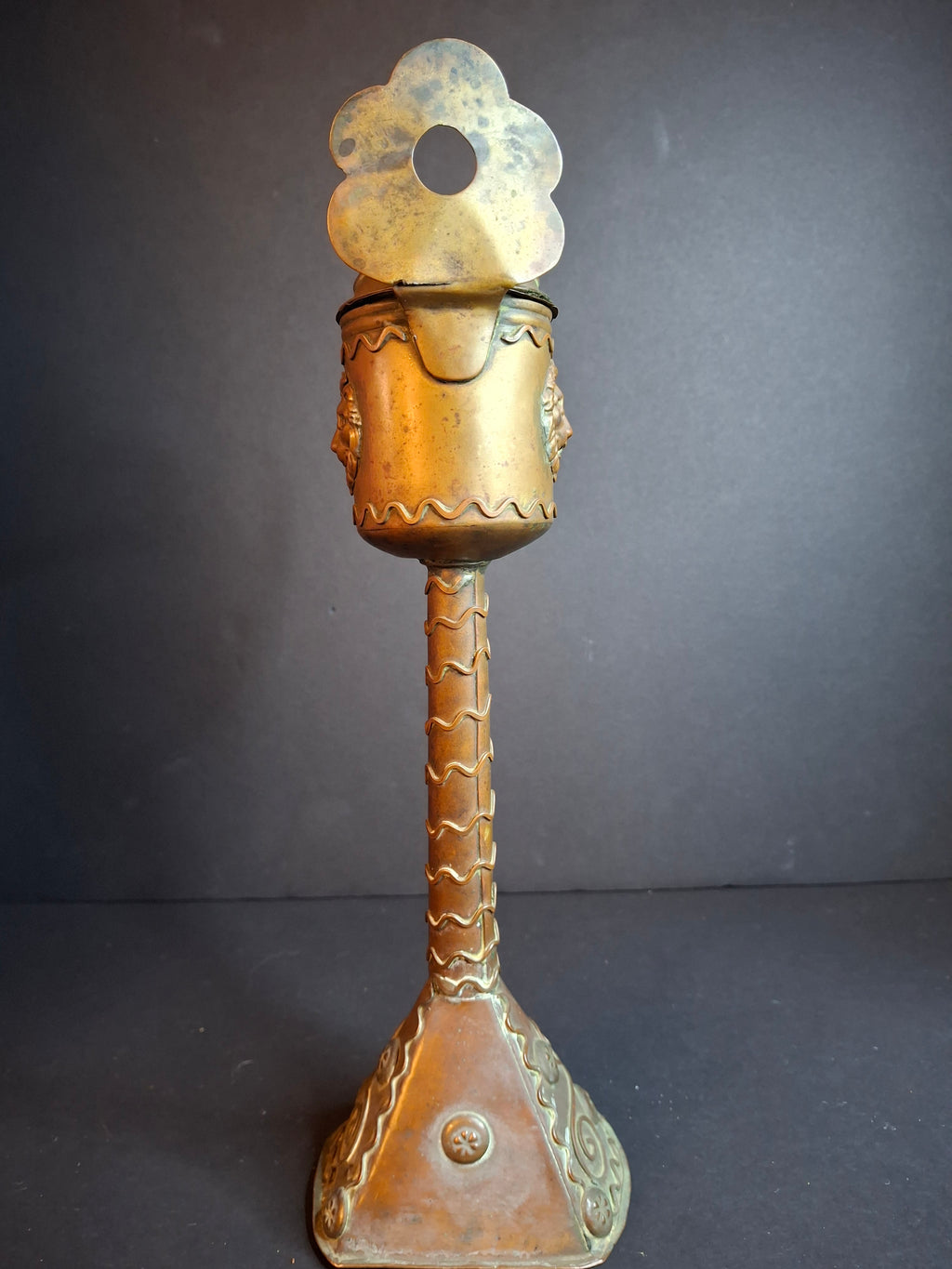 Antique Flemish Brass Snotneus Oil Lamp Ornate Copper Lion Mask Fat Light 19th Century