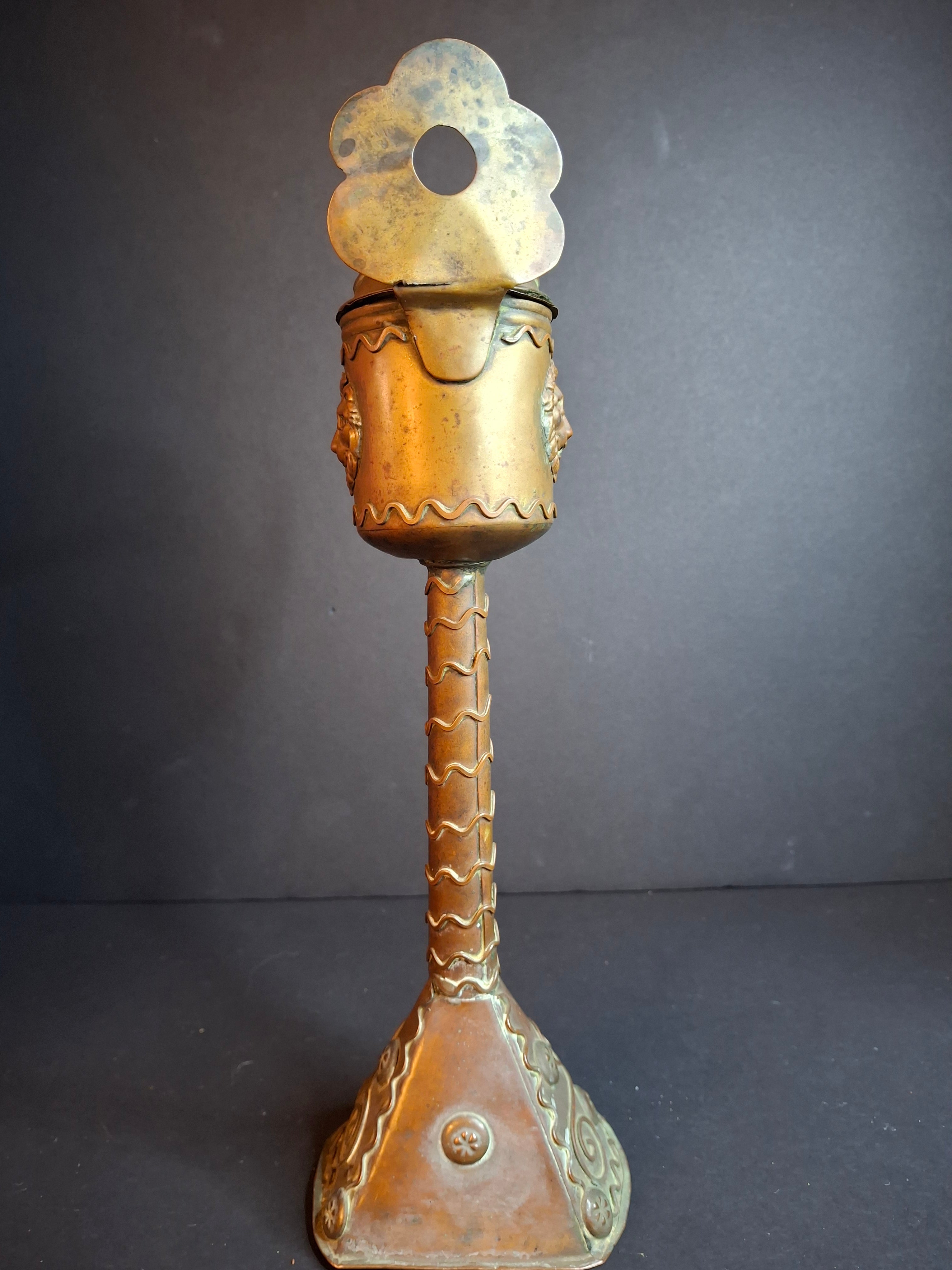 Antique Flemish Brass Snotneus Oil Lamp Ornate Copper Lion Mask Fat Light 19th Century