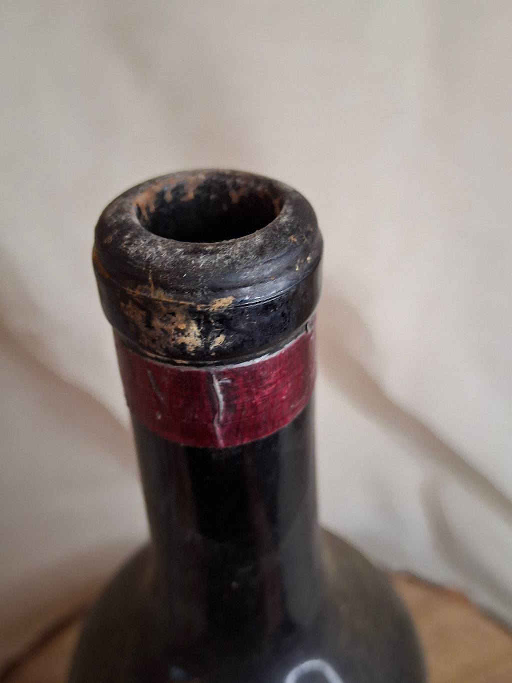 Antique 1916 Chateau Latour Empty Wine Bottle - Rare Heublein Auction Import Strip