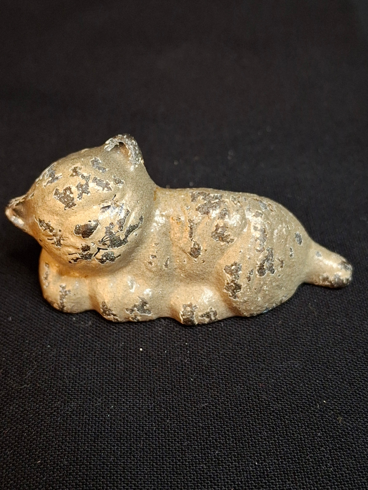 Antique Wilton Products Cast Iron Sleeping Cat Paperweight Original Paint 1920s Kitten