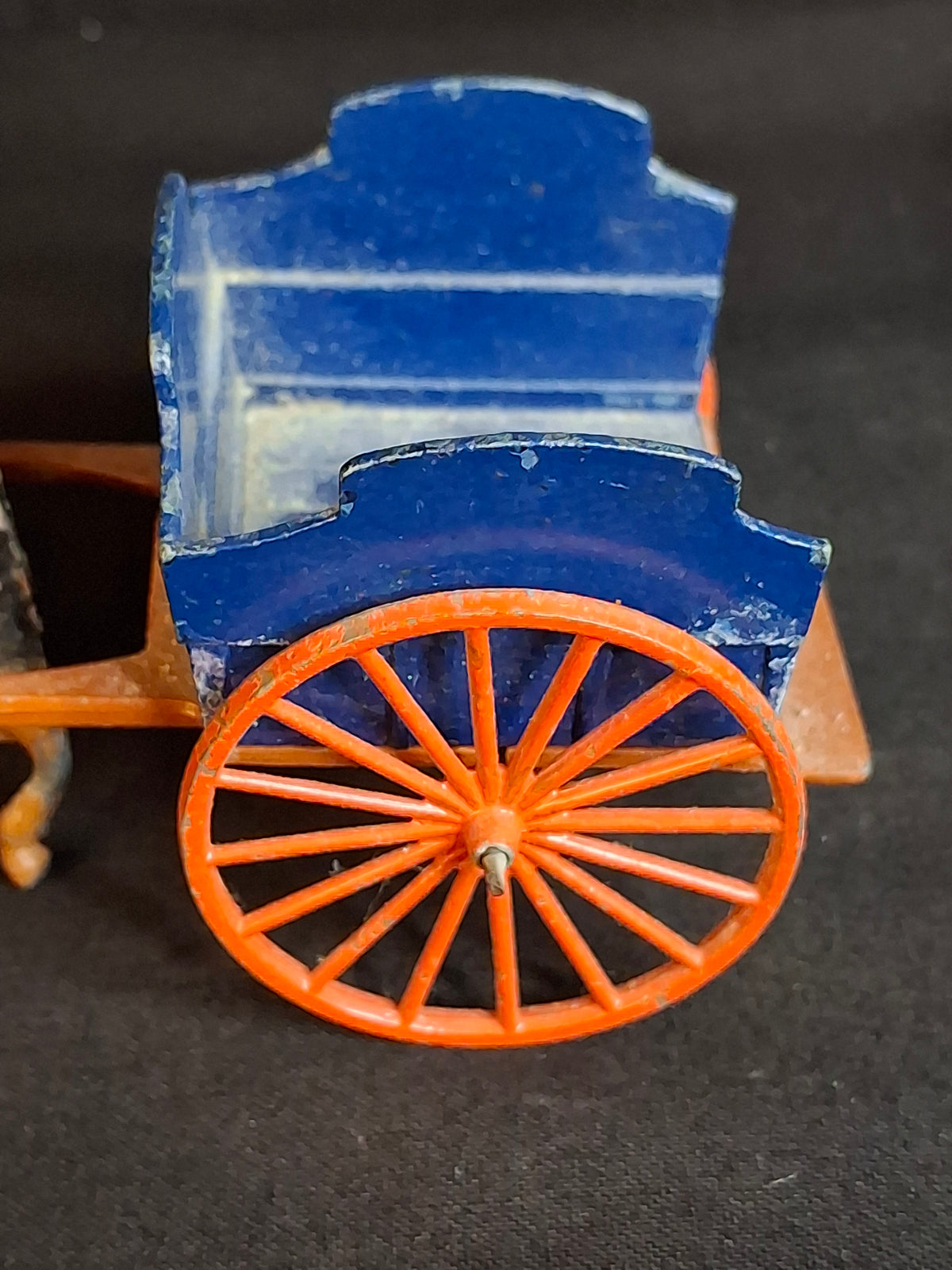 Vintage Britains Hollow Cast Lead Horse Drawn Blue Tip Cart Wagon Made In England