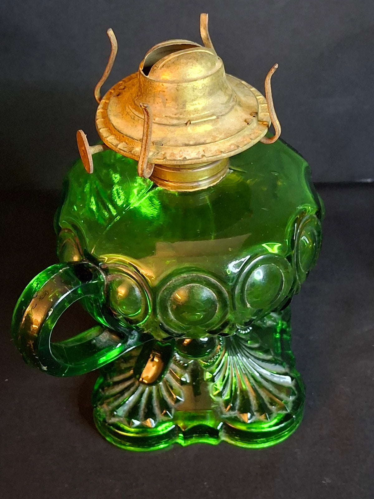 Vintage L.E. Smith Emerald Green Moon & Star Glass Finger Oil Lamp Brass Burner Chimney