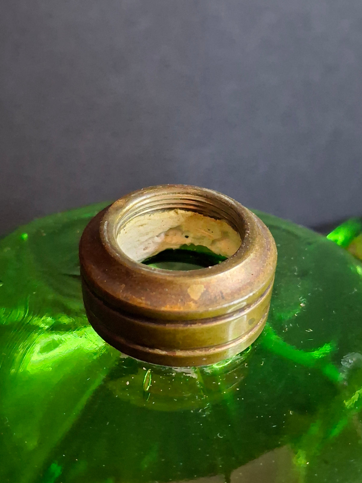 Vintage L.E. Smith Emerald Green Moon & Star Glass Finger Oil Lamp Brass Burner Chimney