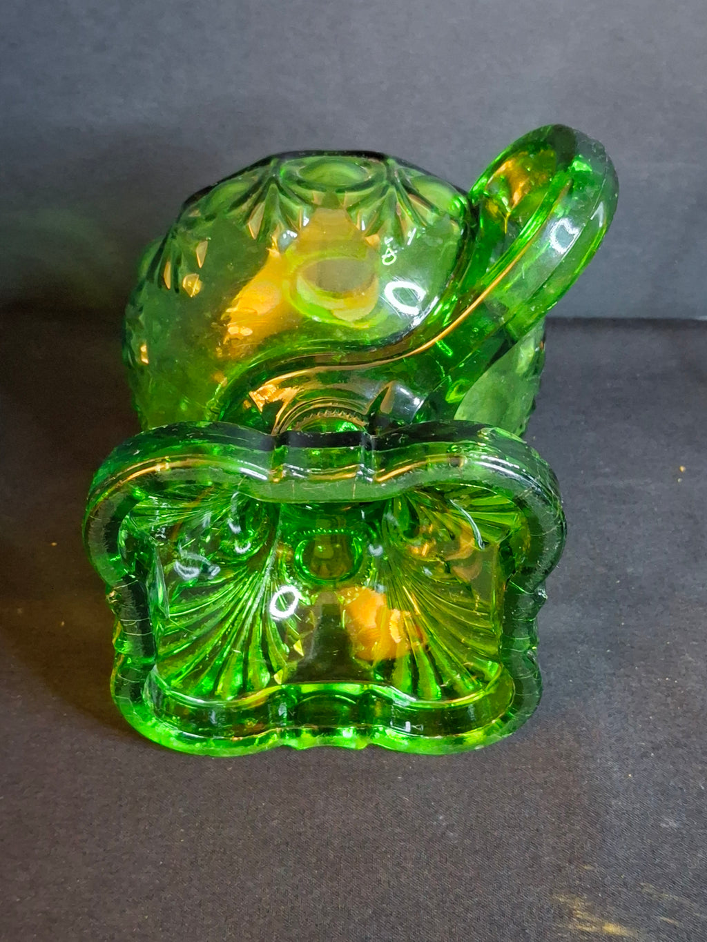 Vintage L.E. Smith Emerald Green Moon & Star Glass Finger Oil Lamp Brass Burner Chimney