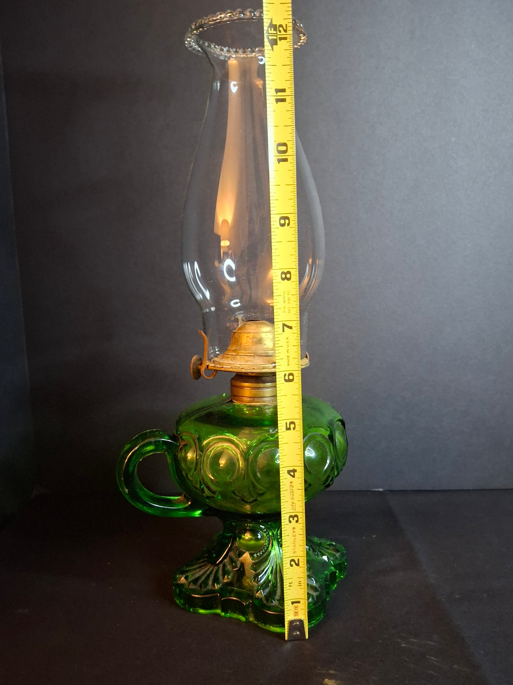 Vintage L.E. Smith Emerald Green Moon & Star Glass Finger Oil Lamp Brass Burner Chimney