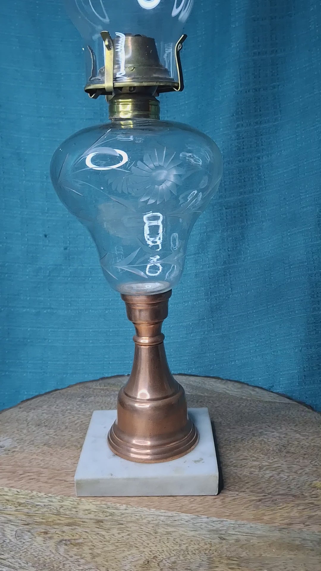 Antique Composite Oil Lamp Etched Daisy & Fern Font Marble Base - UV 365nm Glow